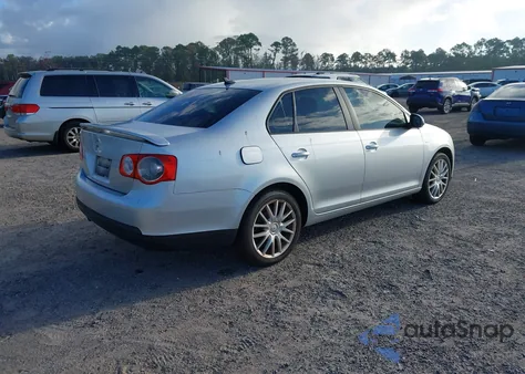 2009 Volkswagen Jetta Wolfsburg Edition z USA, uszkodzony, nr VIN 3VWRJ71K59M031782